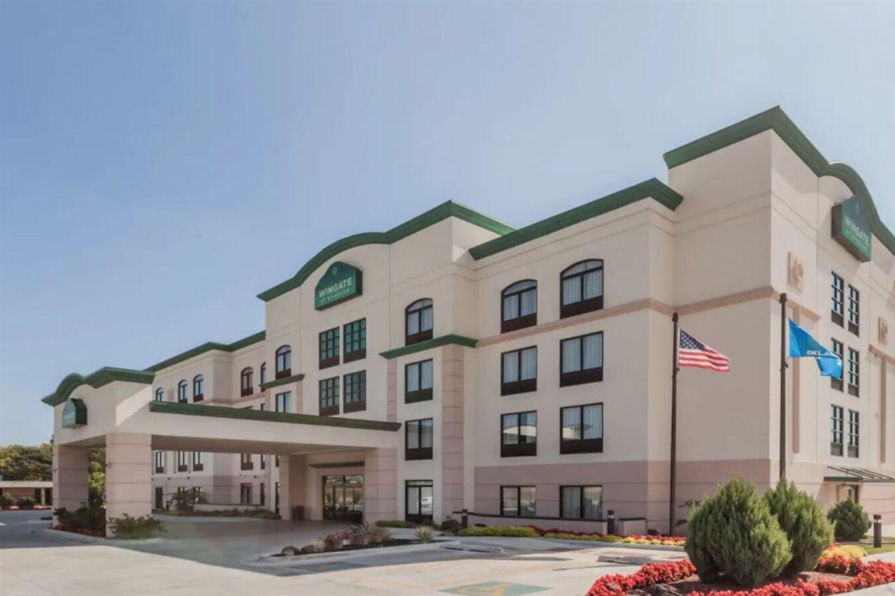 La Quinta Inn & Suites By Wyndham Tulsa Midtown Exterior foto