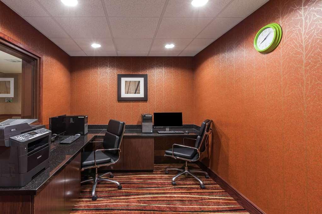 La Quinta Inn & Suites By Wyndham Tulsa Midtown Facilidades foto