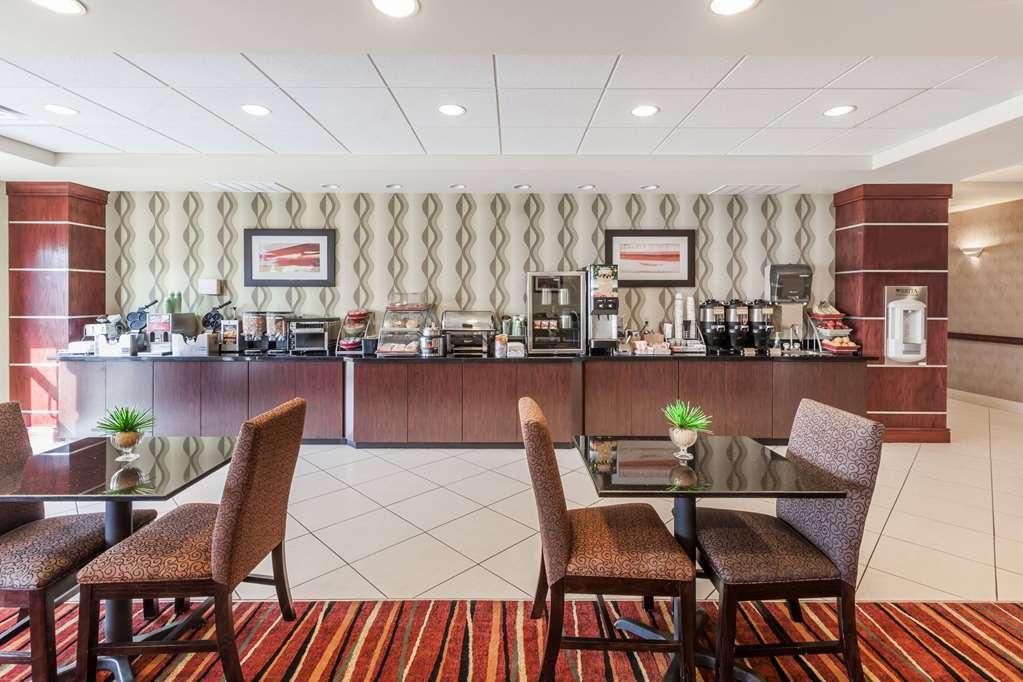 La Quinta Inn & Suites By Wyndham Tulsa Midtown Facilidades foto