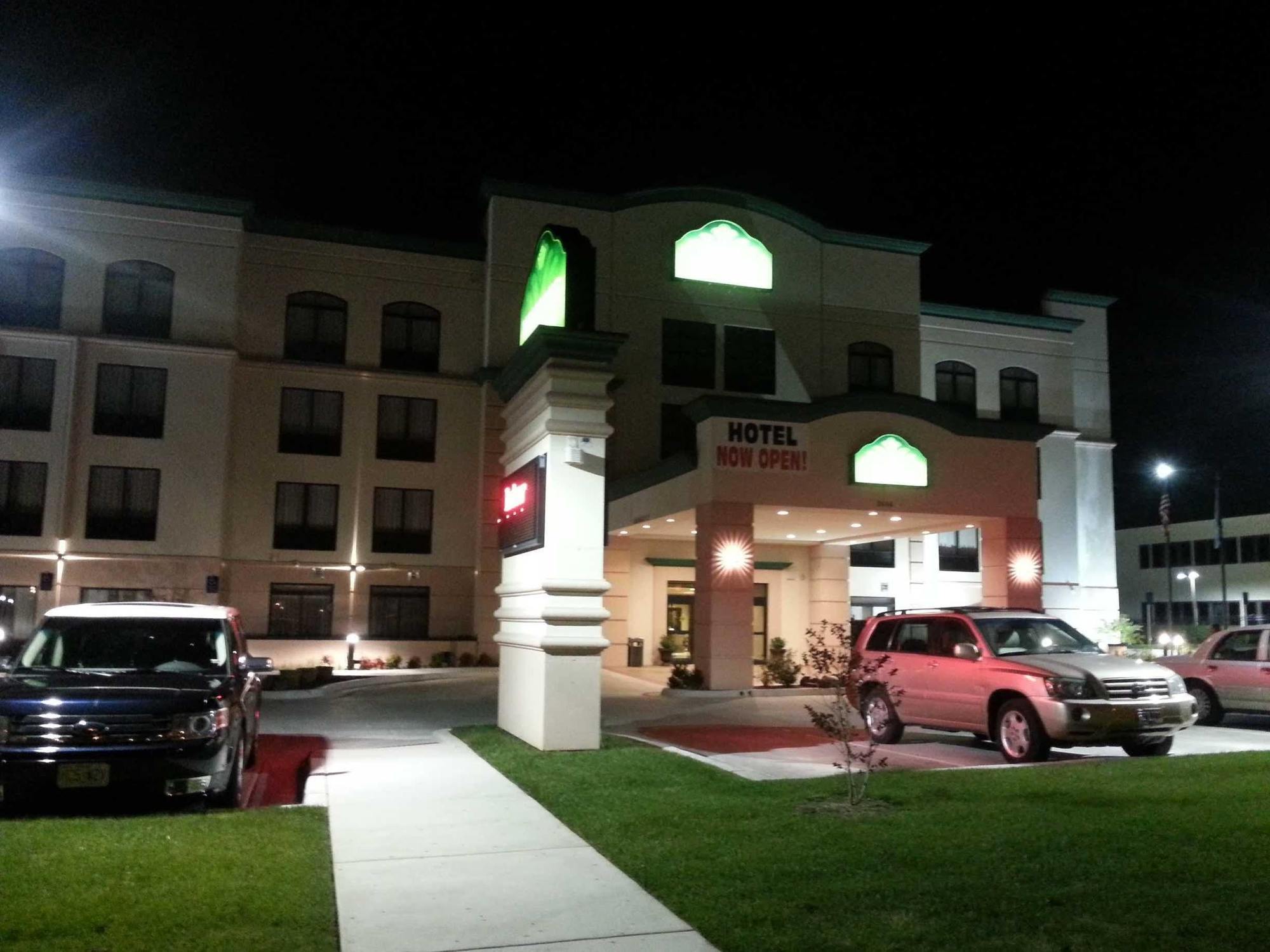La Quinta Inn & Suites By Wyndham Tulsa Midtown Exterior foto